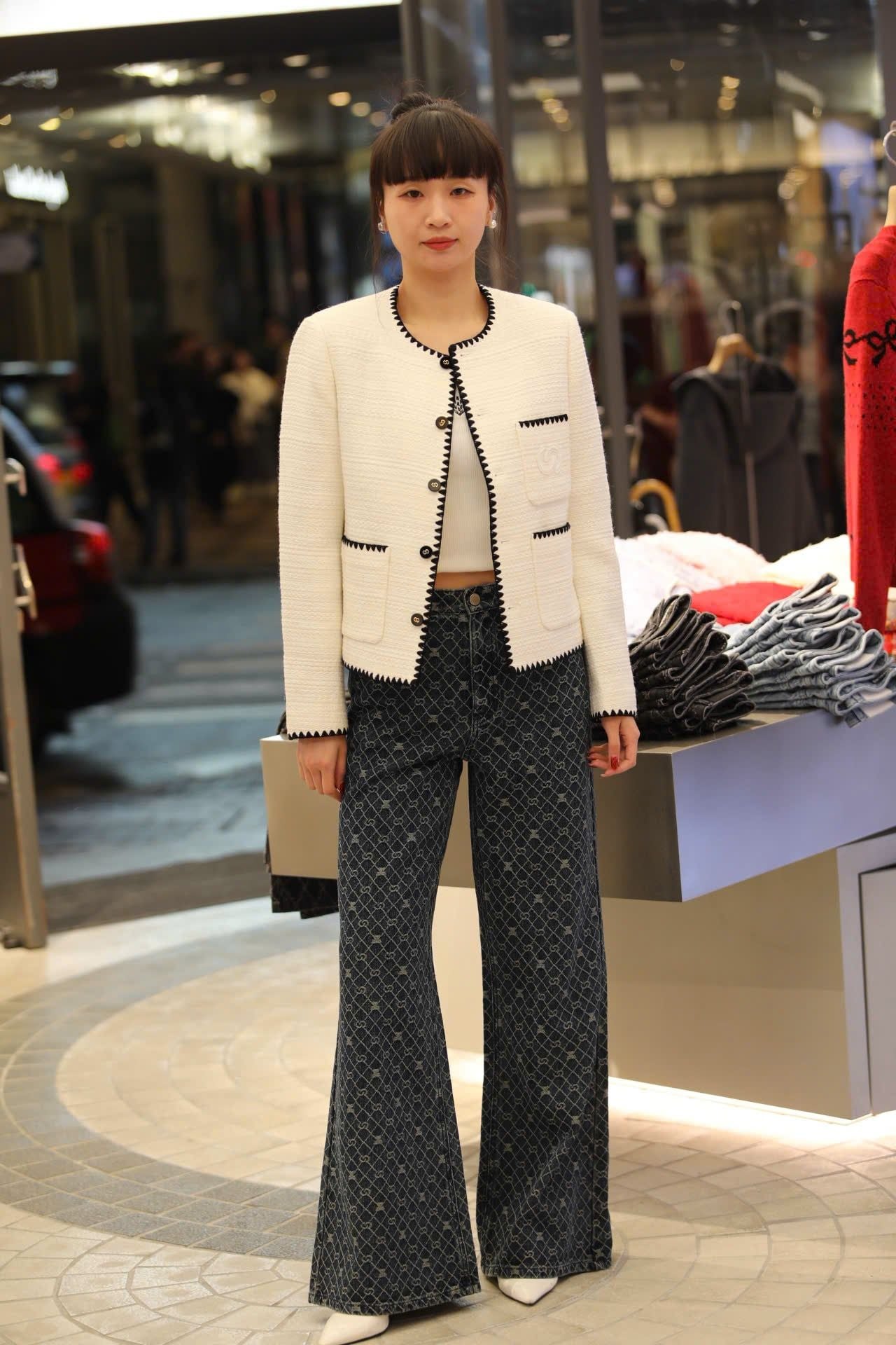 Áo dạ tweed trắng, viền đen 