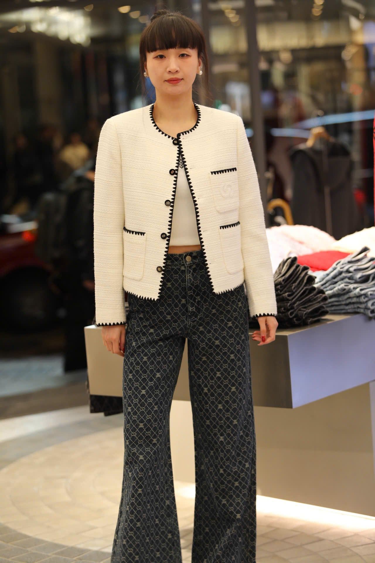  Áo dạ tweed trắng, viền đen 