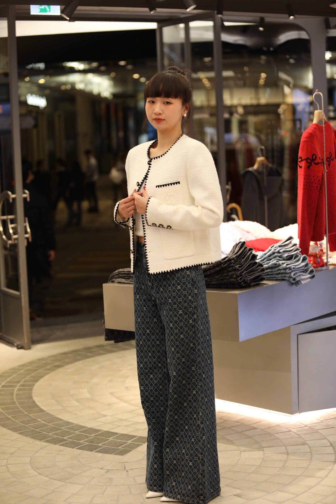  Áo dạ tweed trắng, viền đen 