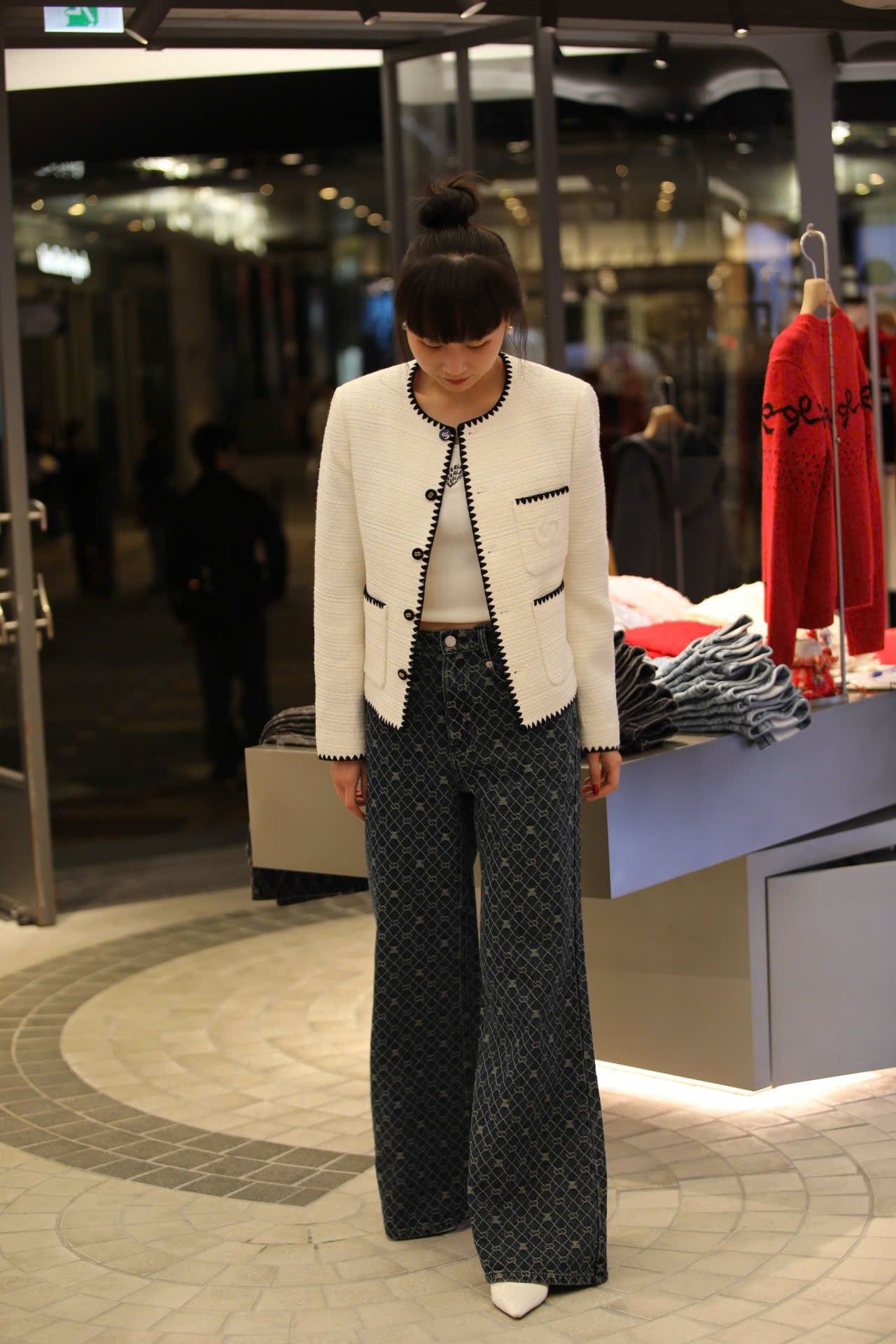  Áo dạ tweed trắng, viền đen 