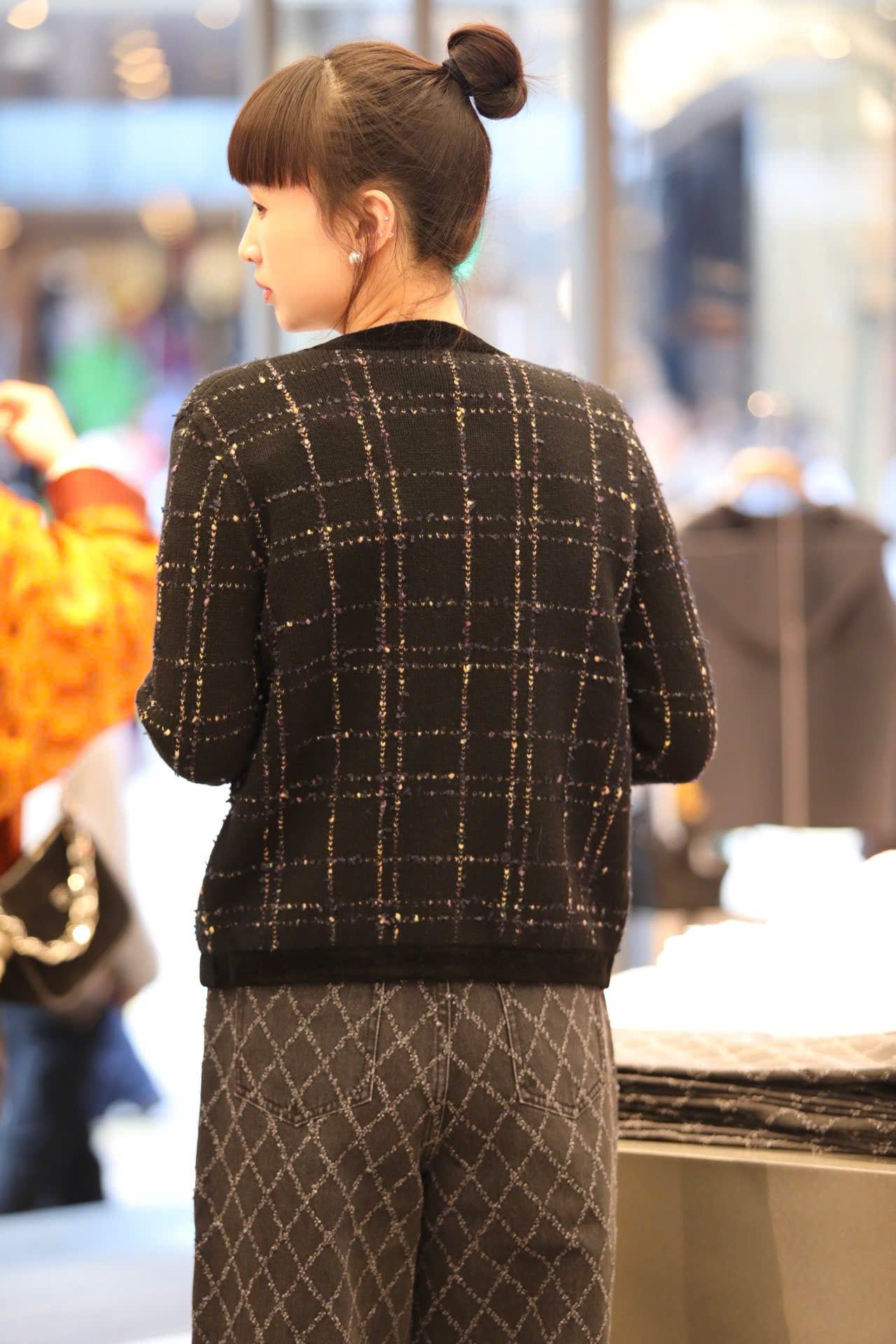  Áo CDG len đen. cúc trắng ô vuông 