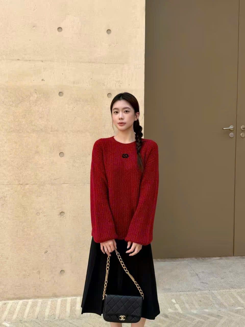  Áo Len đỏ dài tay dáng dài Cashmere logo ngực 