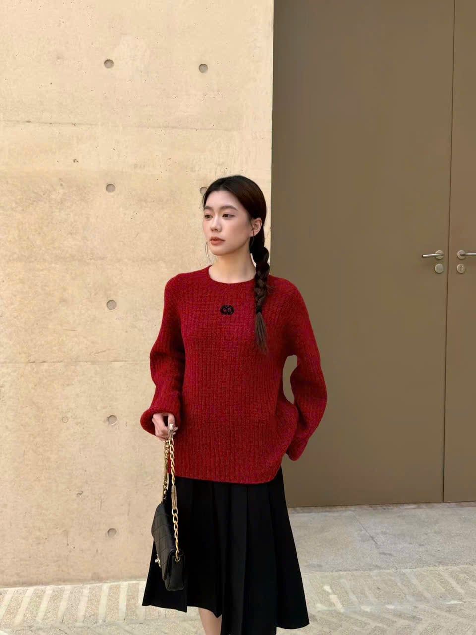  Áo Len đỏ dài tay dáng dài Cashmere logo ngực 