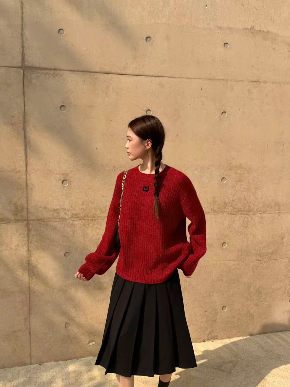  Áo Len đỏ dài tay dáng dài Cashmere logo ngực 
