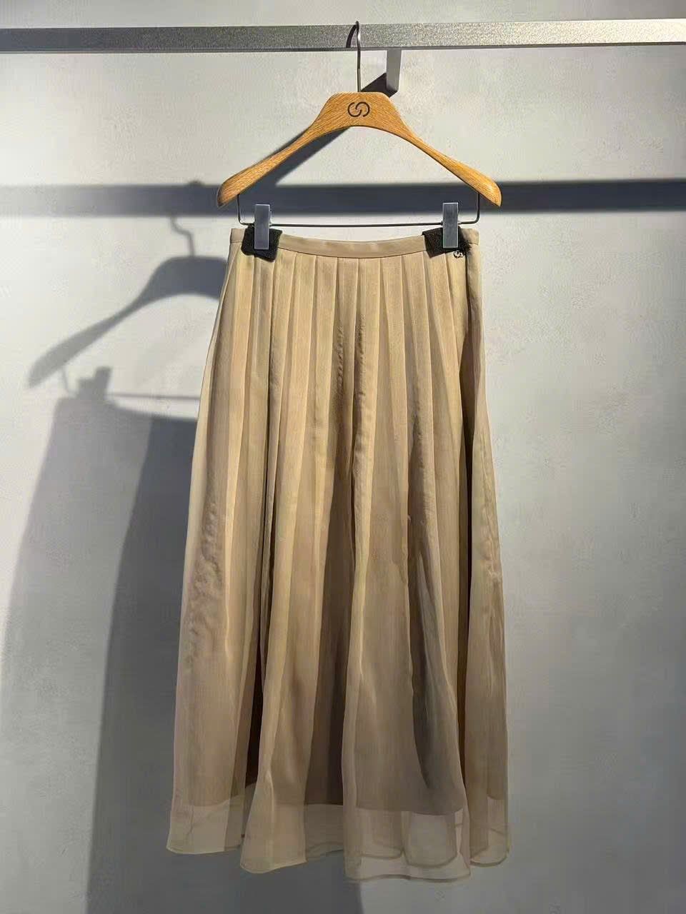  1.Chân váy dài voan lụa màu be 