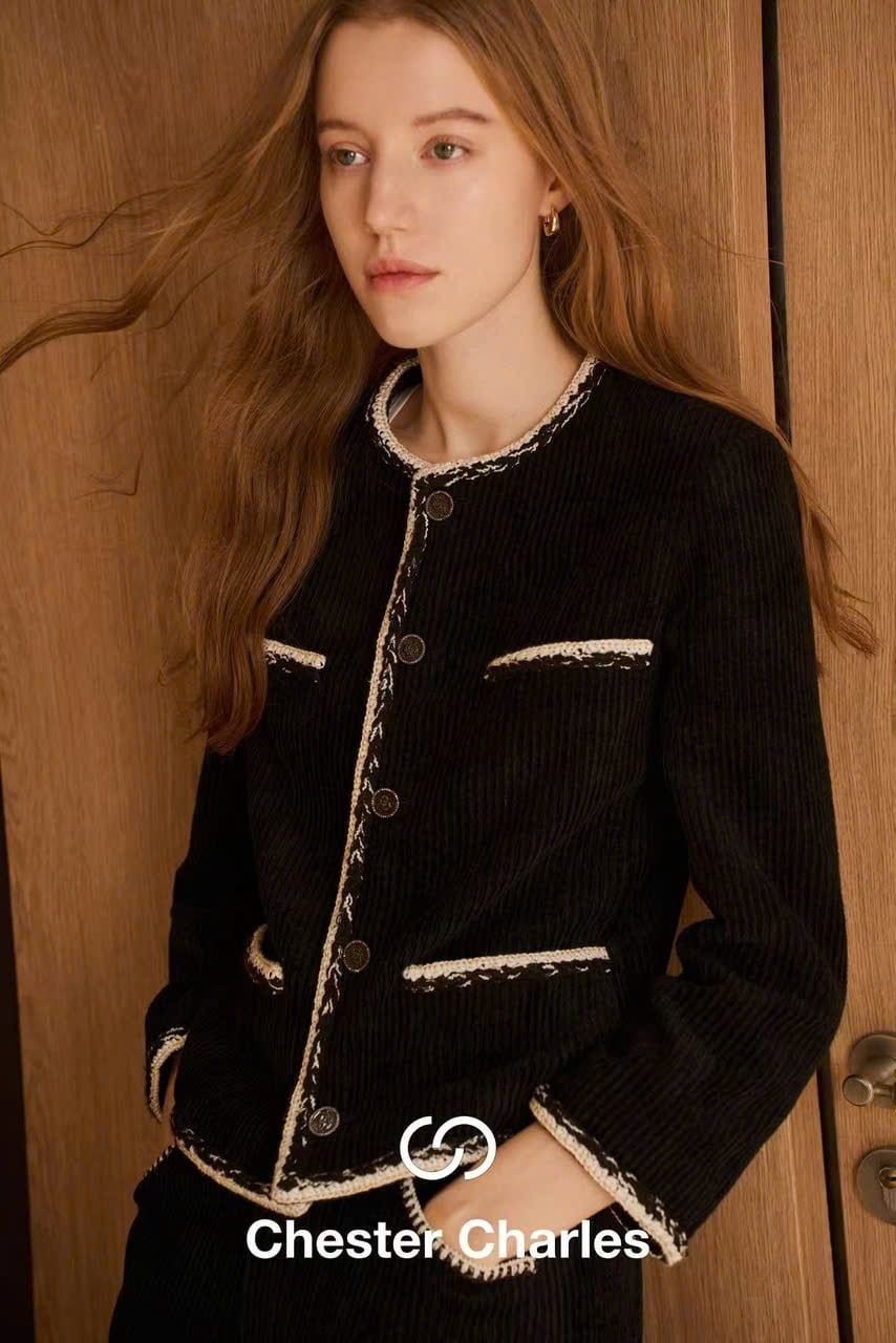  1.Áo CDG nhung gân màu đen, viền trắng 