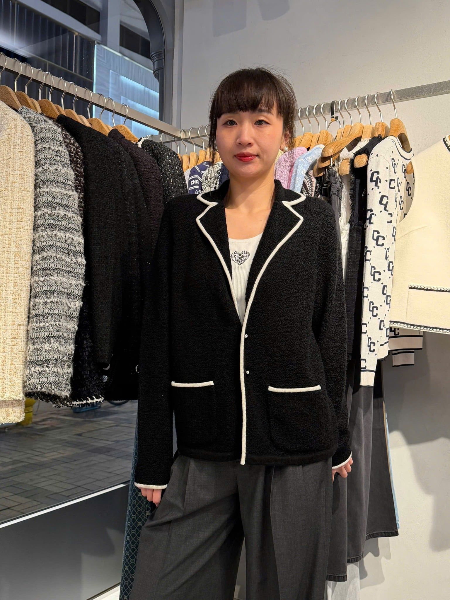  Áo CDG len đen cổ V viền trắng 