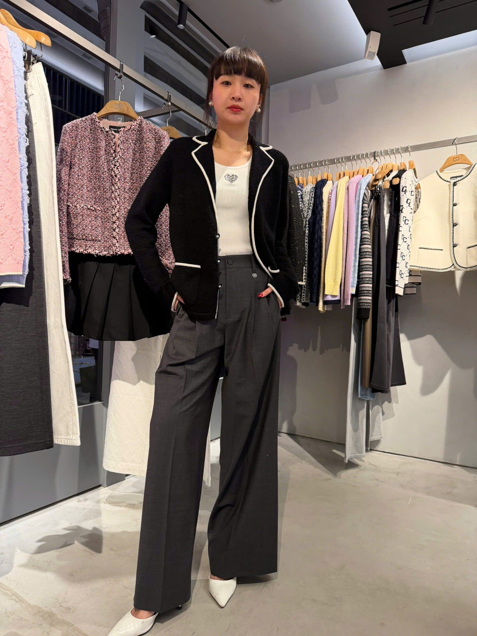  Áo CDG len đen cổ V viền trắng 