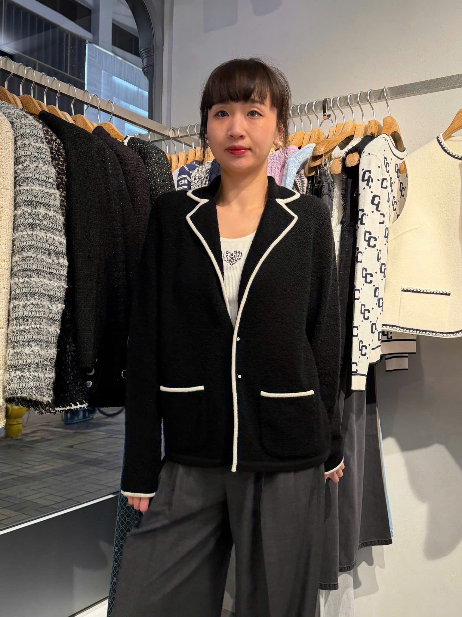  Áo CDG len đen cổ V viền trắng 