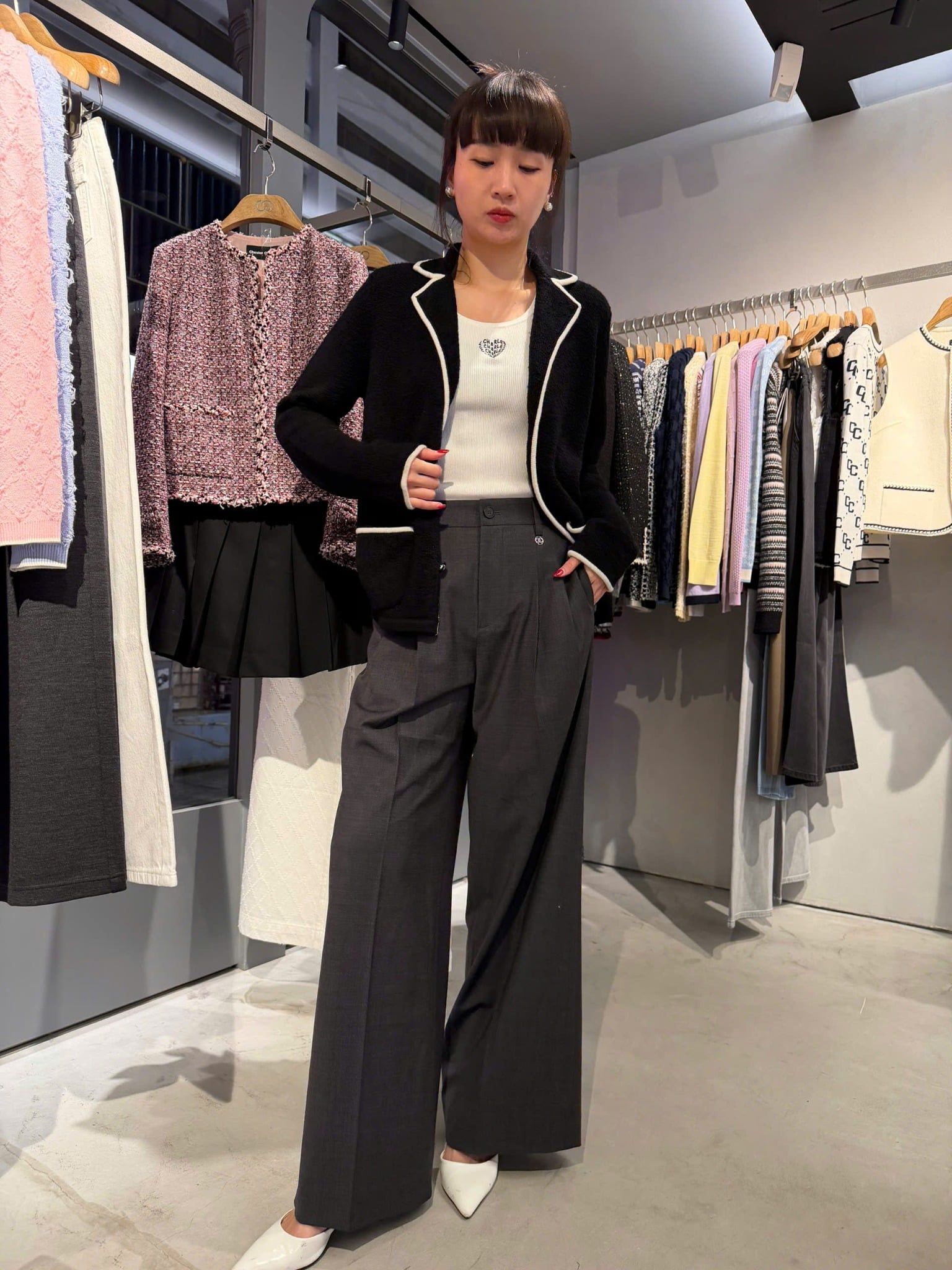  Áo CDG len đen cổ V viền trắng 