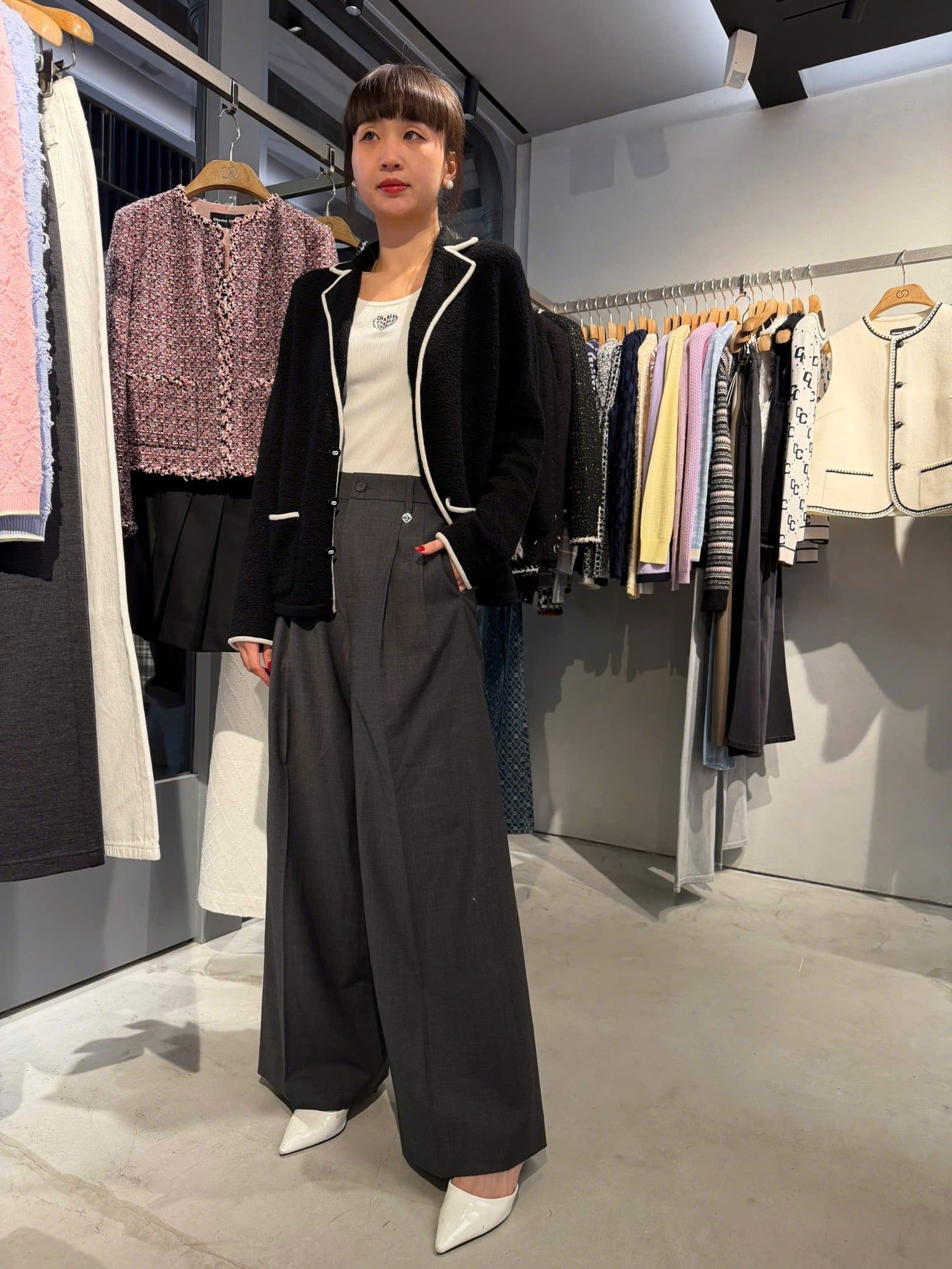  Áo CDG len đen cổ V viền trắng 