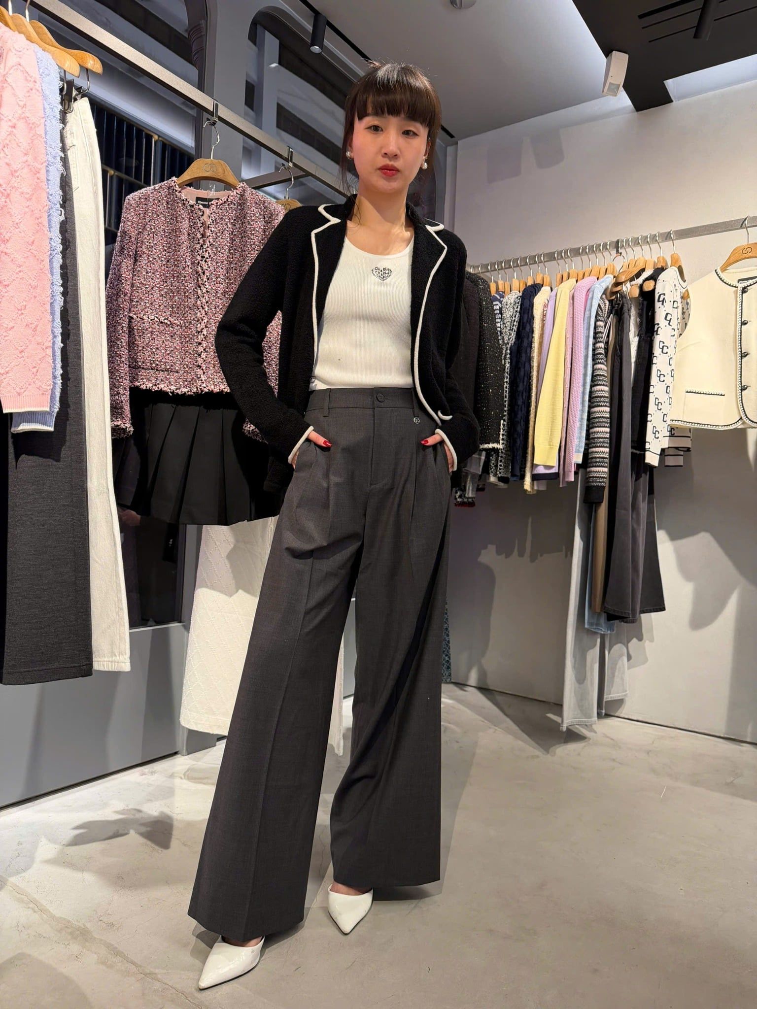  Áo CDG len đen cổ V viền trắng 