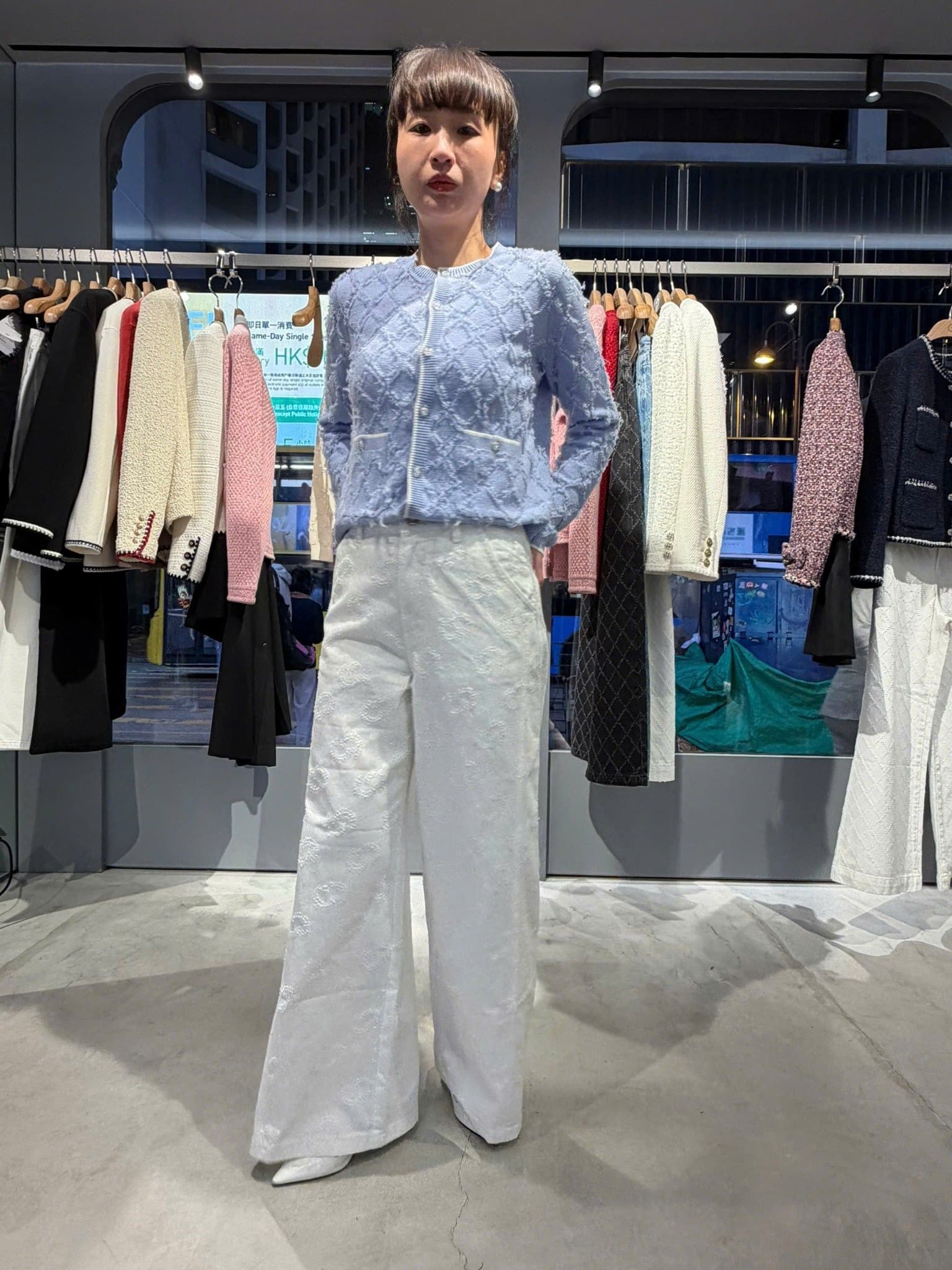  Quần jean trắng ống rộng logo CC nổi 