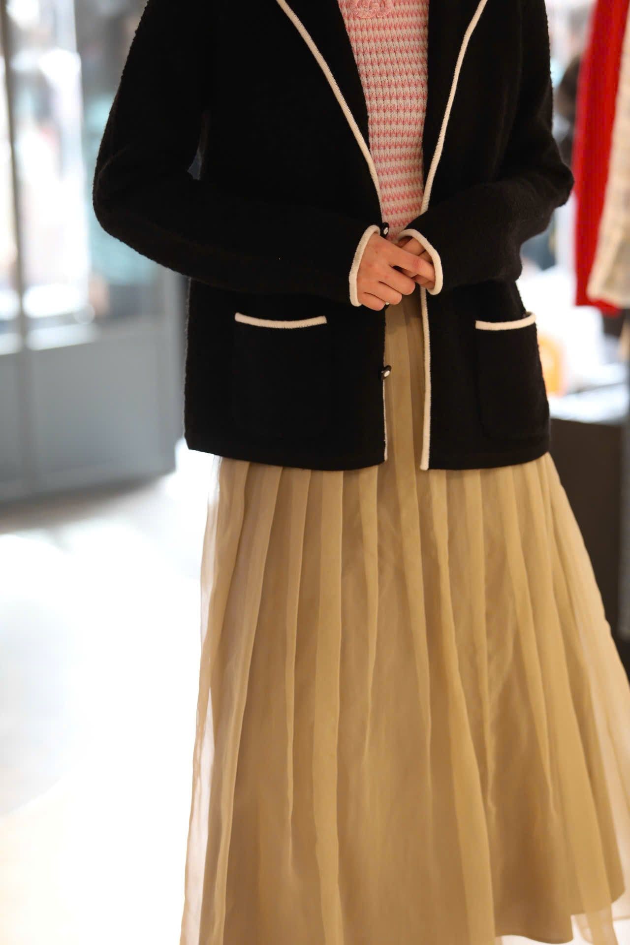  Áo CDG len đen cổ V viền trắng 