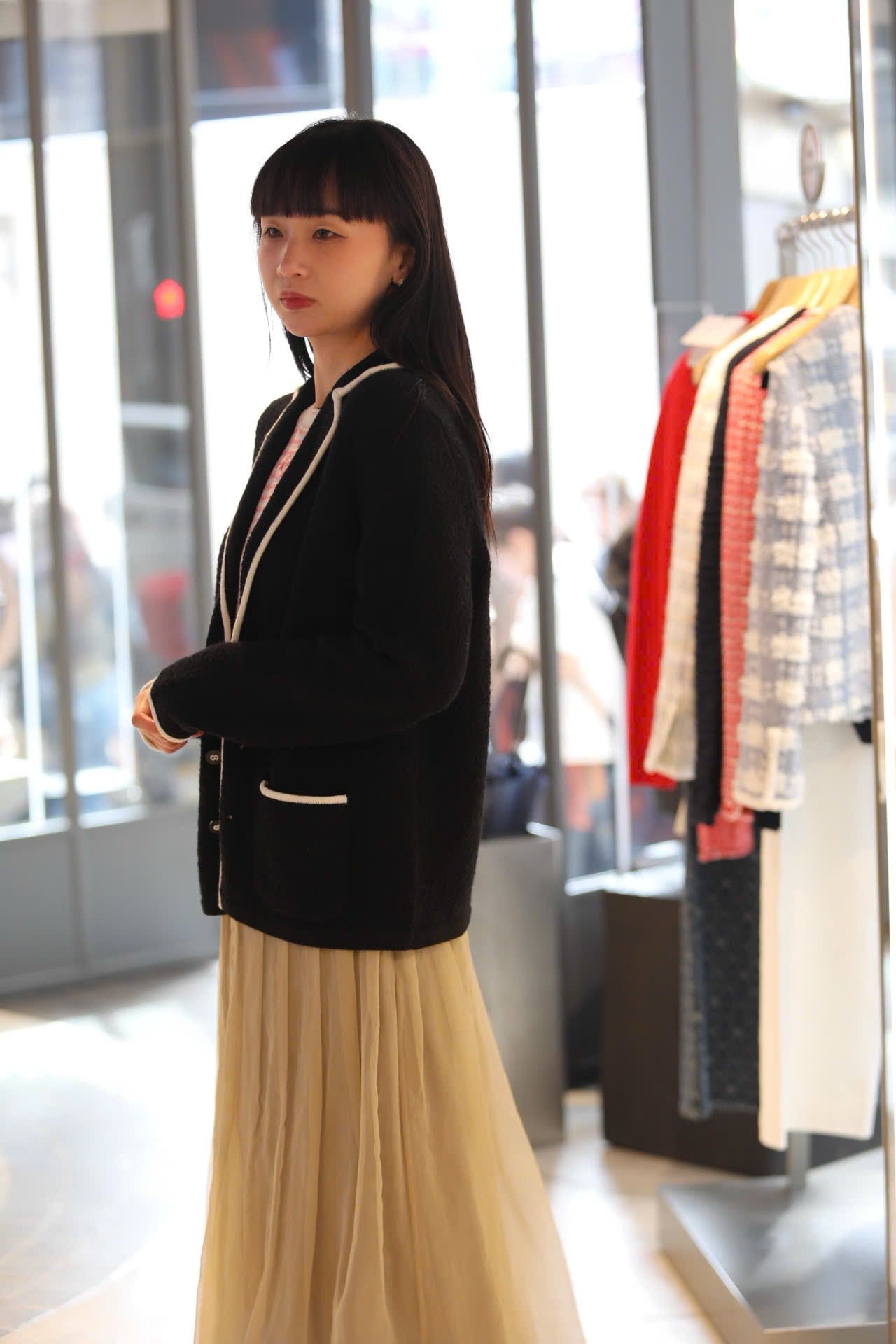  Áo CDG len đen cổ V viền trắng 