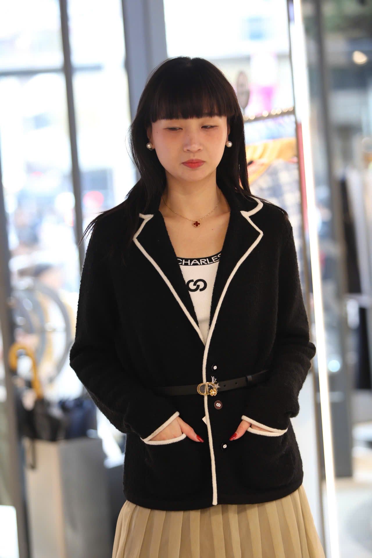  Áo CDG len đen cổ V viền trắng 