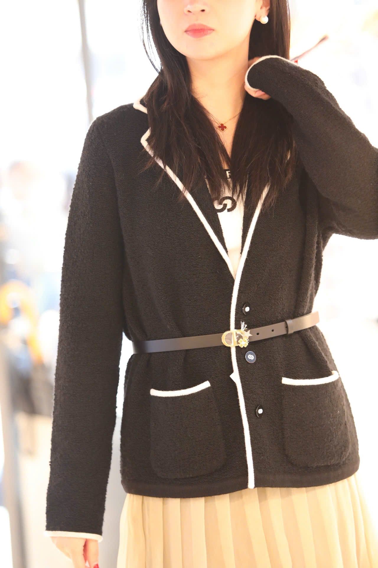  Áo CDG len đen cổ V viền trắng 