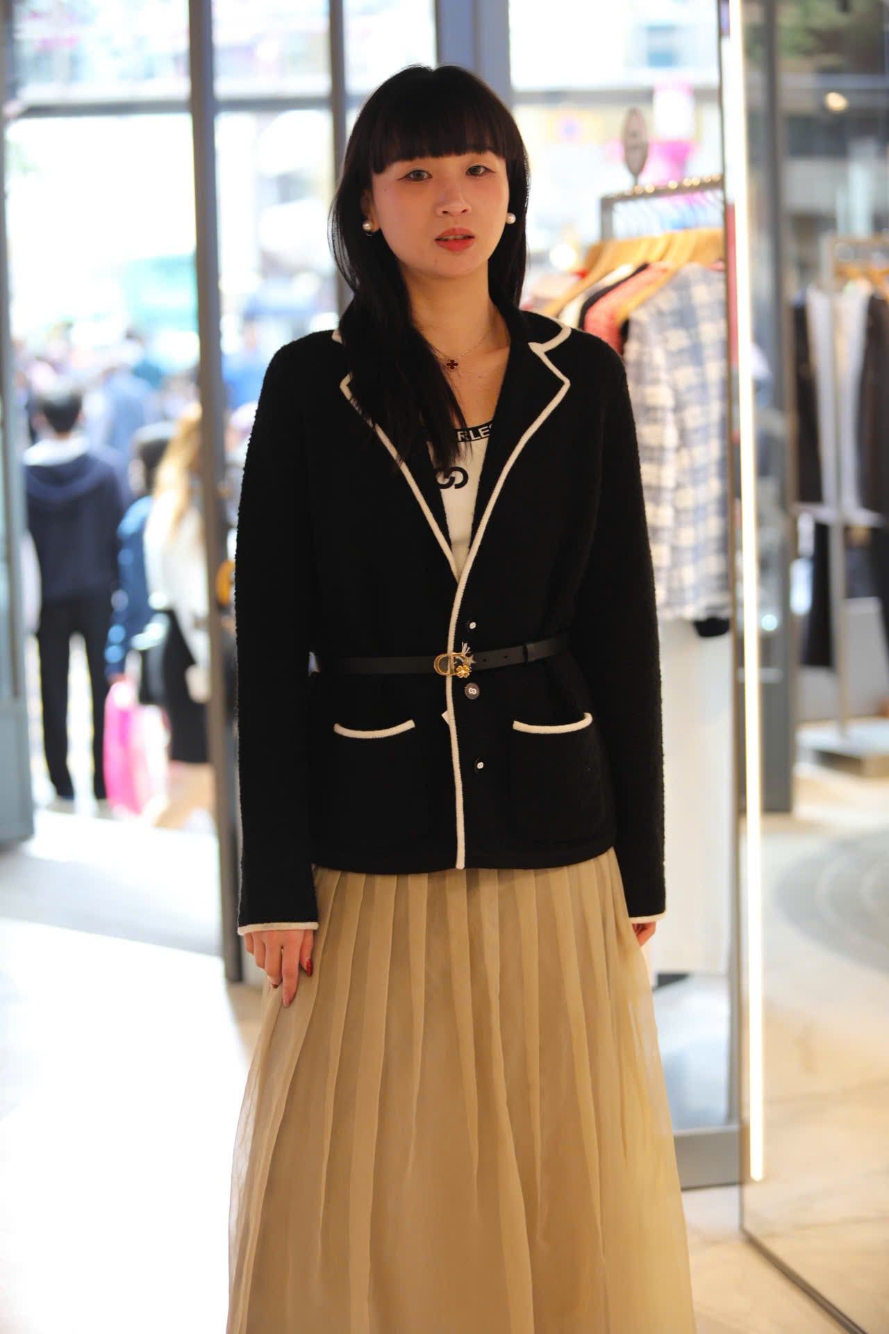  Áo CDG len đen cổ V viền trắng 