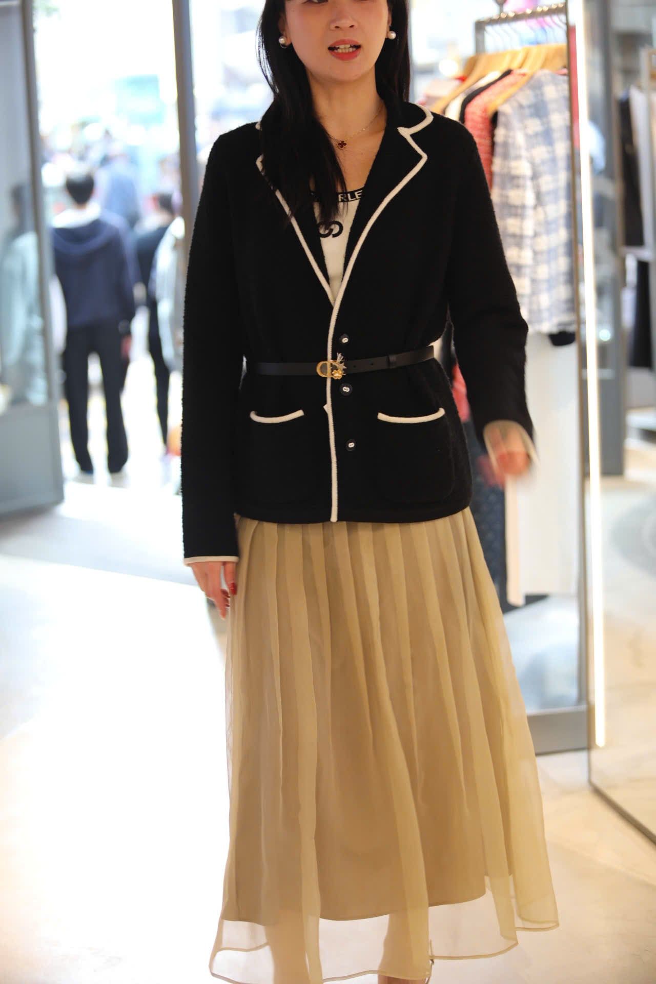  Áo CDG len đen cổ V viền trắng 