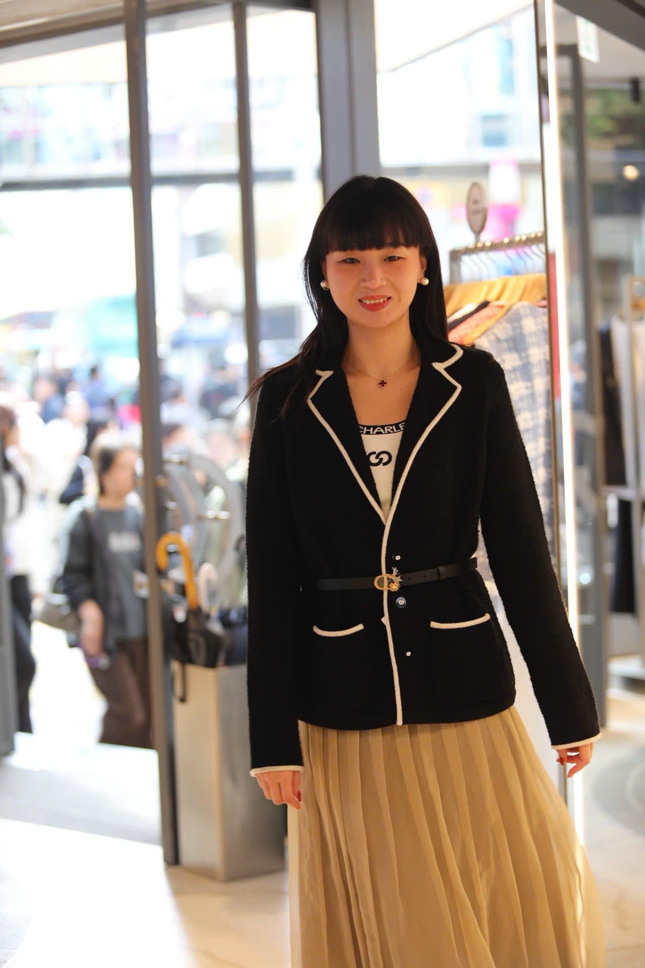  Áo CDG len đen cổ V viền trắng 