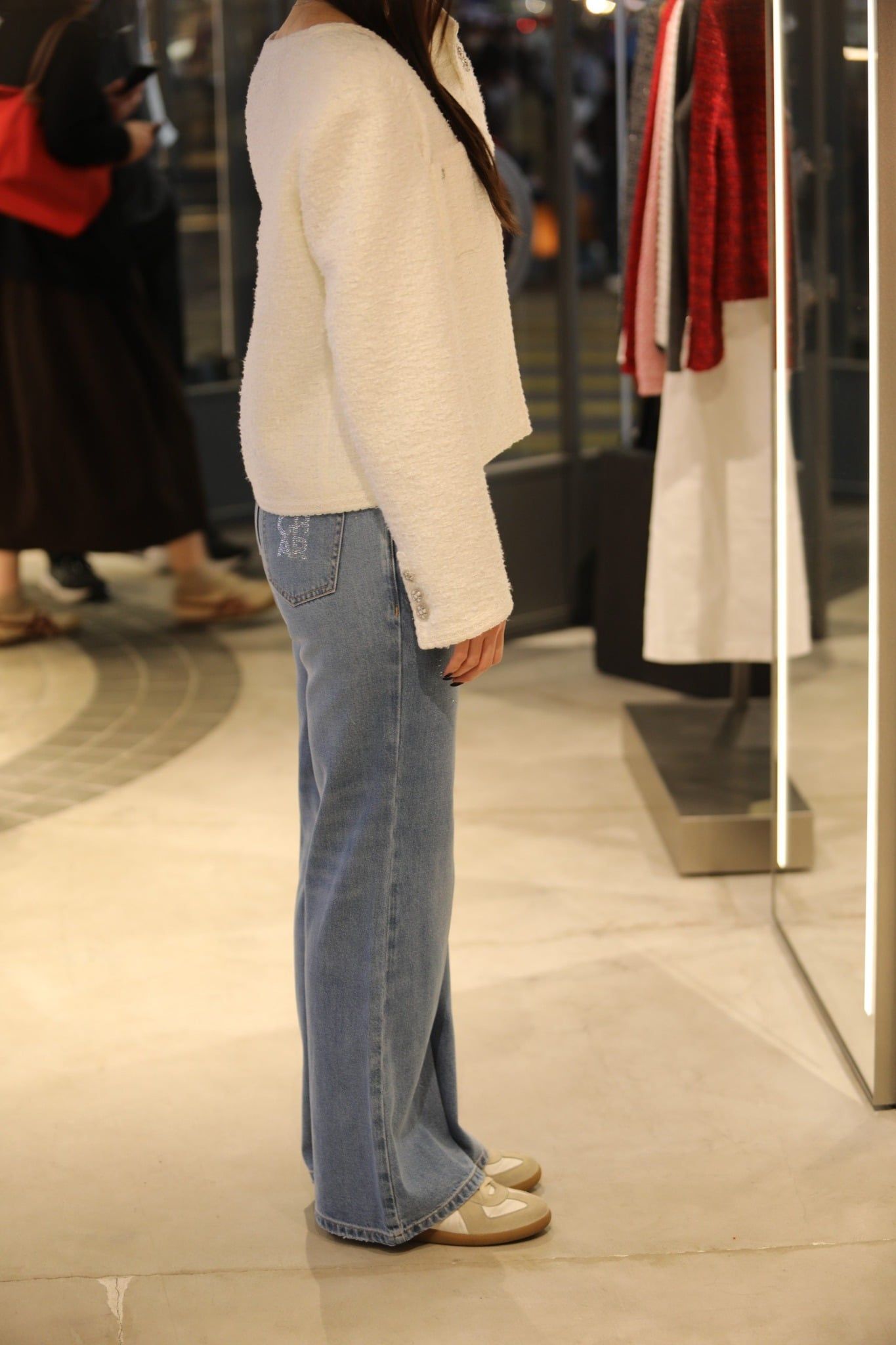  Quần jean xanh nhạt, logo gấu xanh đính đá 