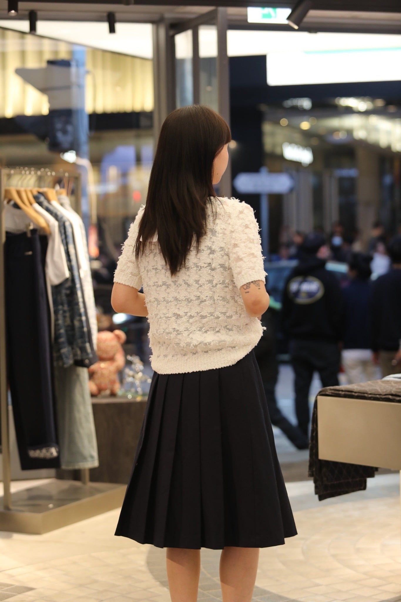  Áo trắng xù ngắn tay 
