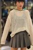  1.Áo len trắng lưới có mũ, viền đen 