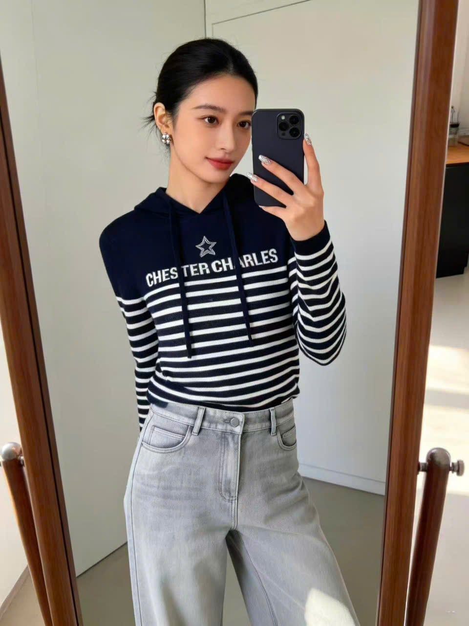  Áo dài tay có mũ, kẻ trắng- ngôi sao giữa 