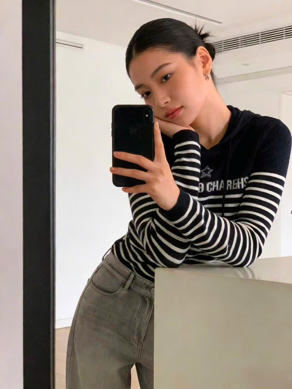  Áo dài tay có mũ, kẻ trắng- ngôi sao giữa 