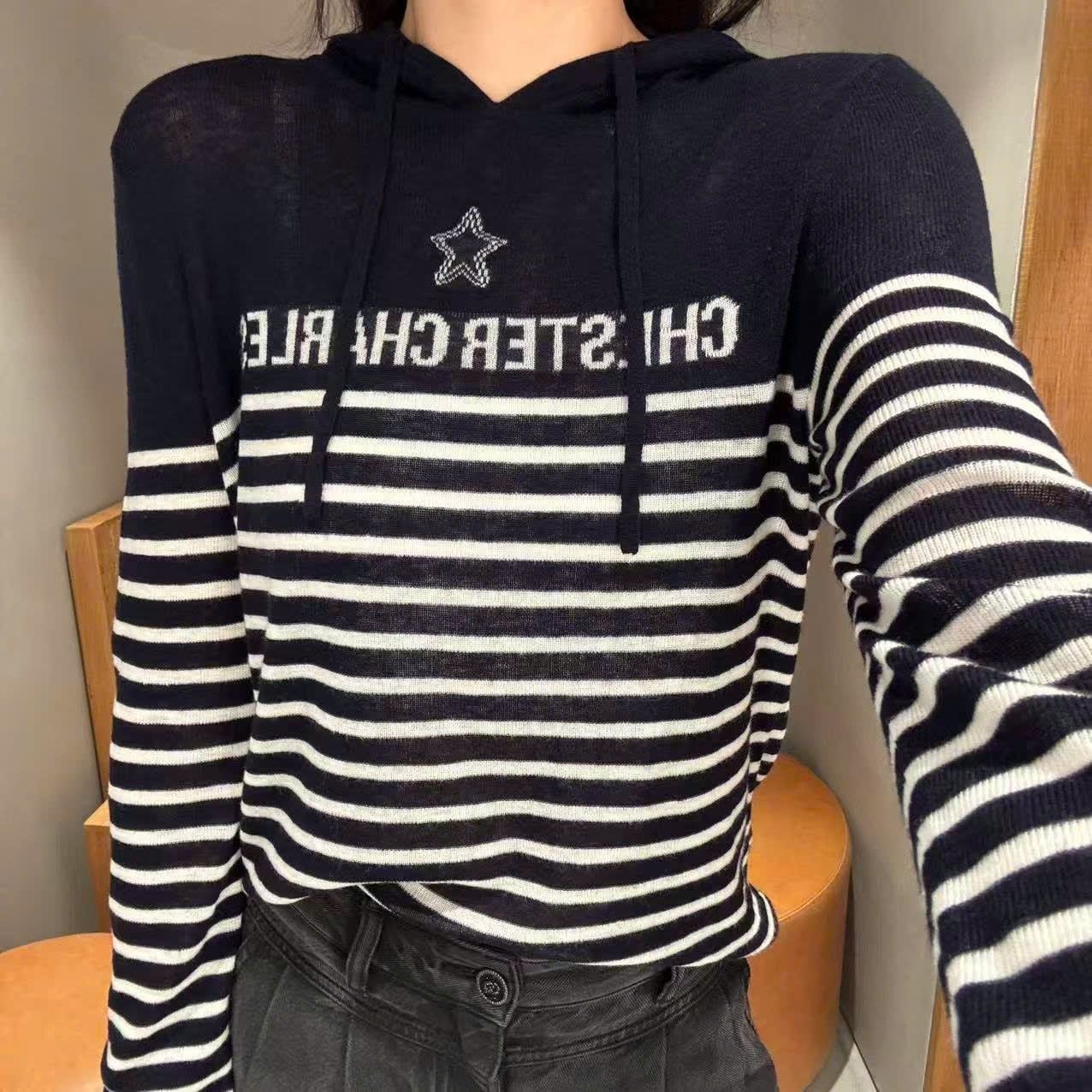  Áo dài tay có mũ, kẻ trắng- ngôi sao giữa 