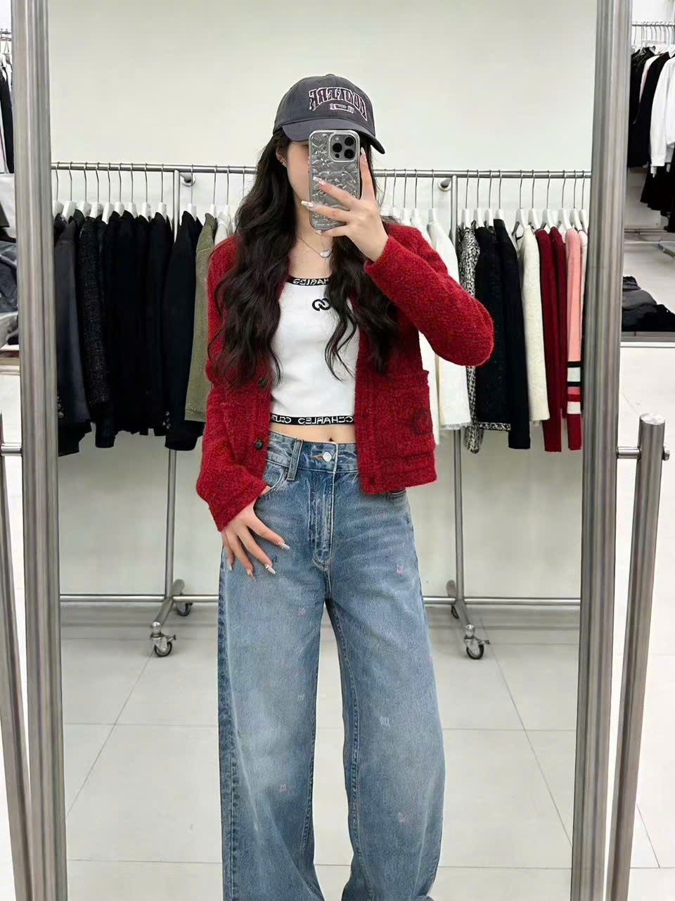  Quần jean xanh nhạt, logo gấu xanh đính đá 