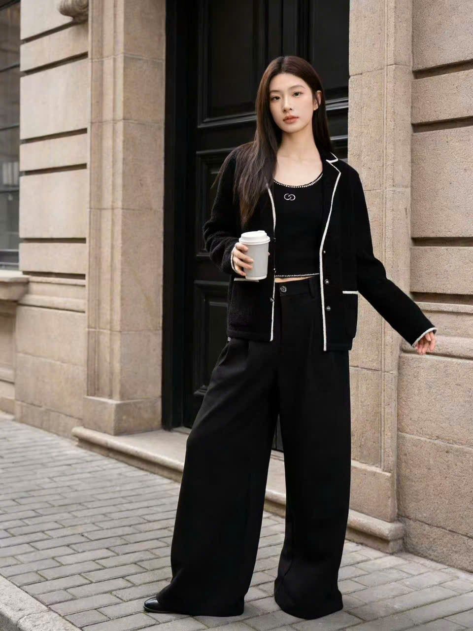  Áo CDG len đen cổ V viền trắng 