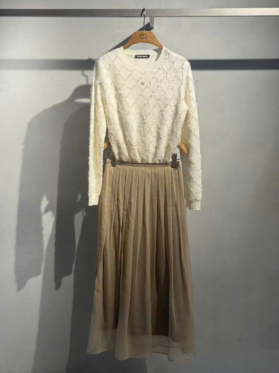  1.Chân váy dài voan lụa màu be 