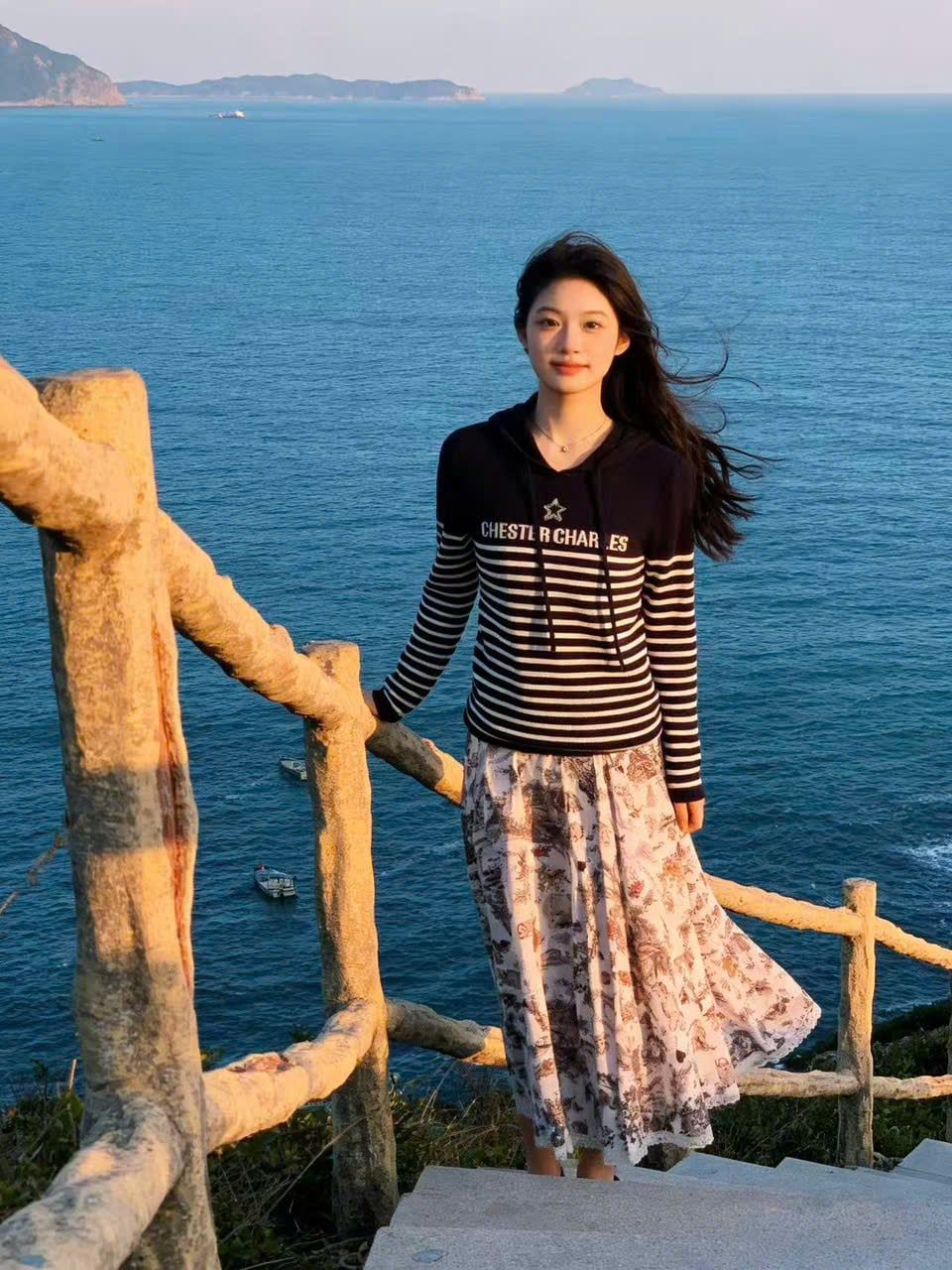  Áo dài tay có mũ, kẻ trắng- ngôi sao giữa 