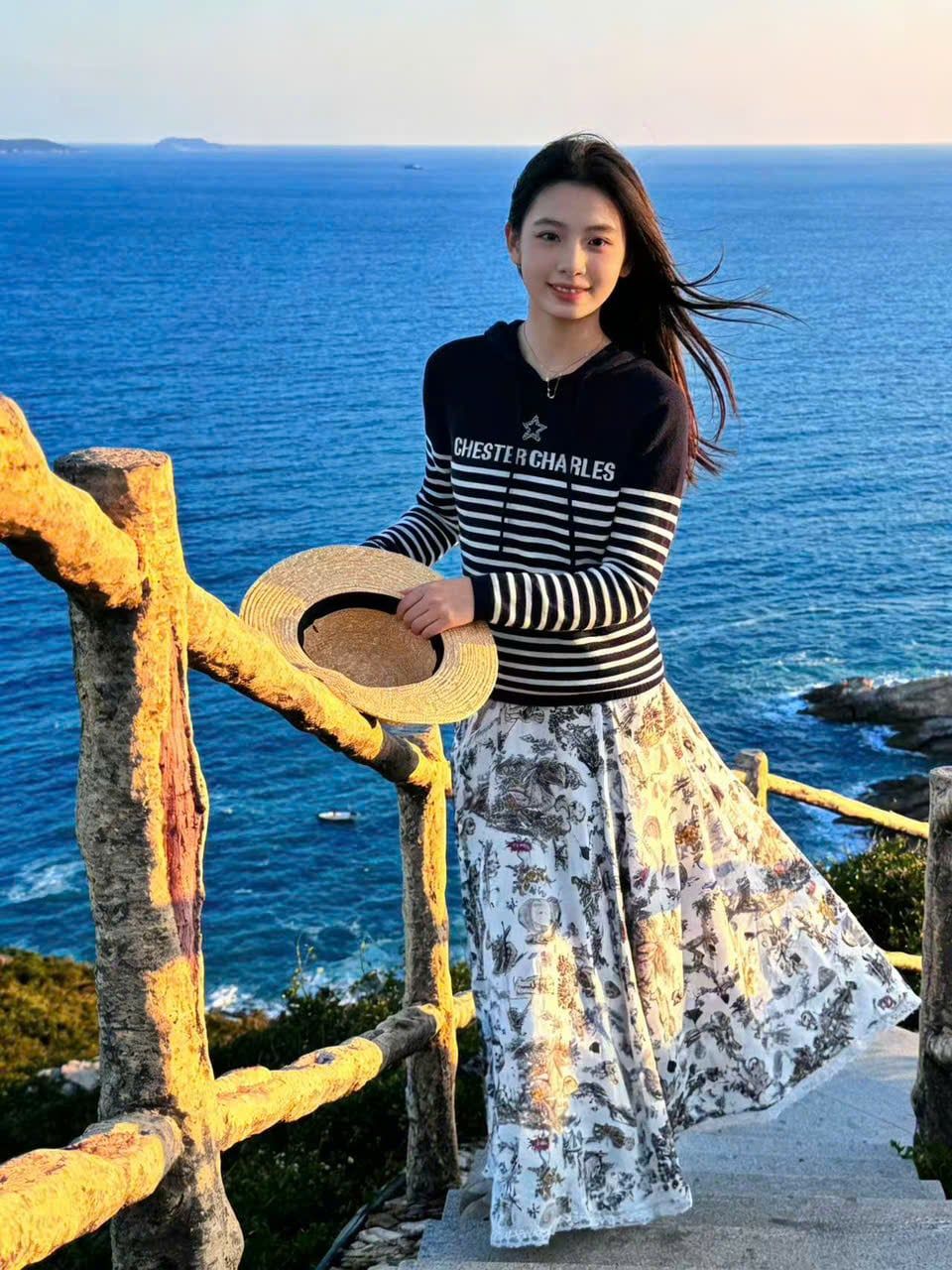  Áo dài tay có mũ, kẻ trắng- ngôi sao giữa 