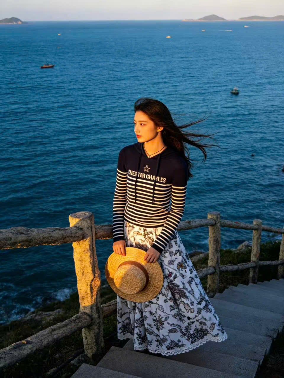  Áo dài tay có mũ, kẻ trắng- ngôi sao giữa 