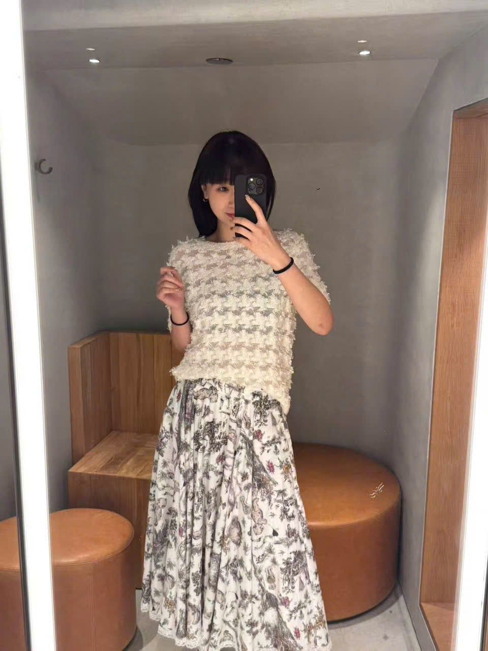  Áo trắng xù ngắn tay 