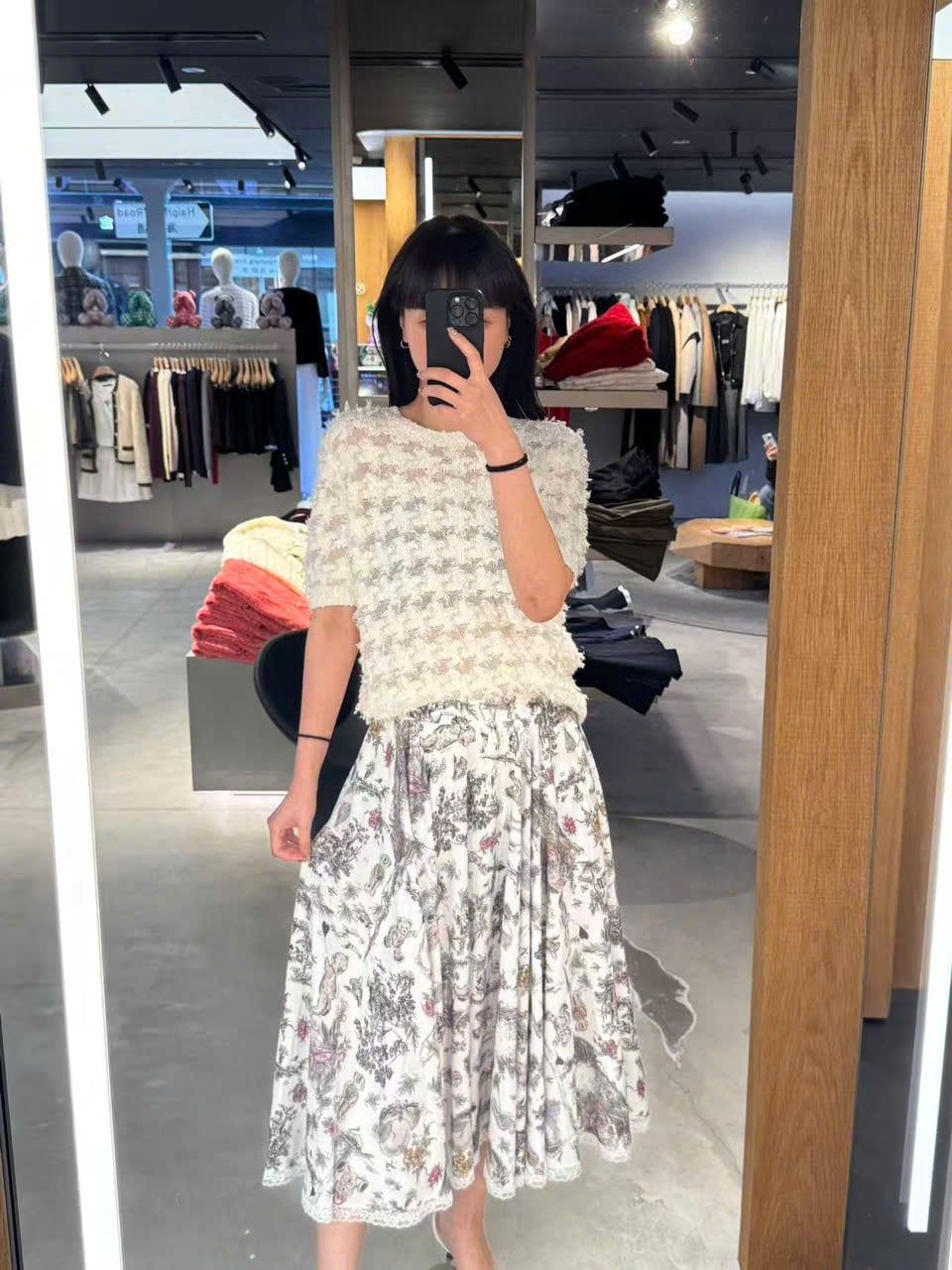  Áo trắng xù ngắn tay 