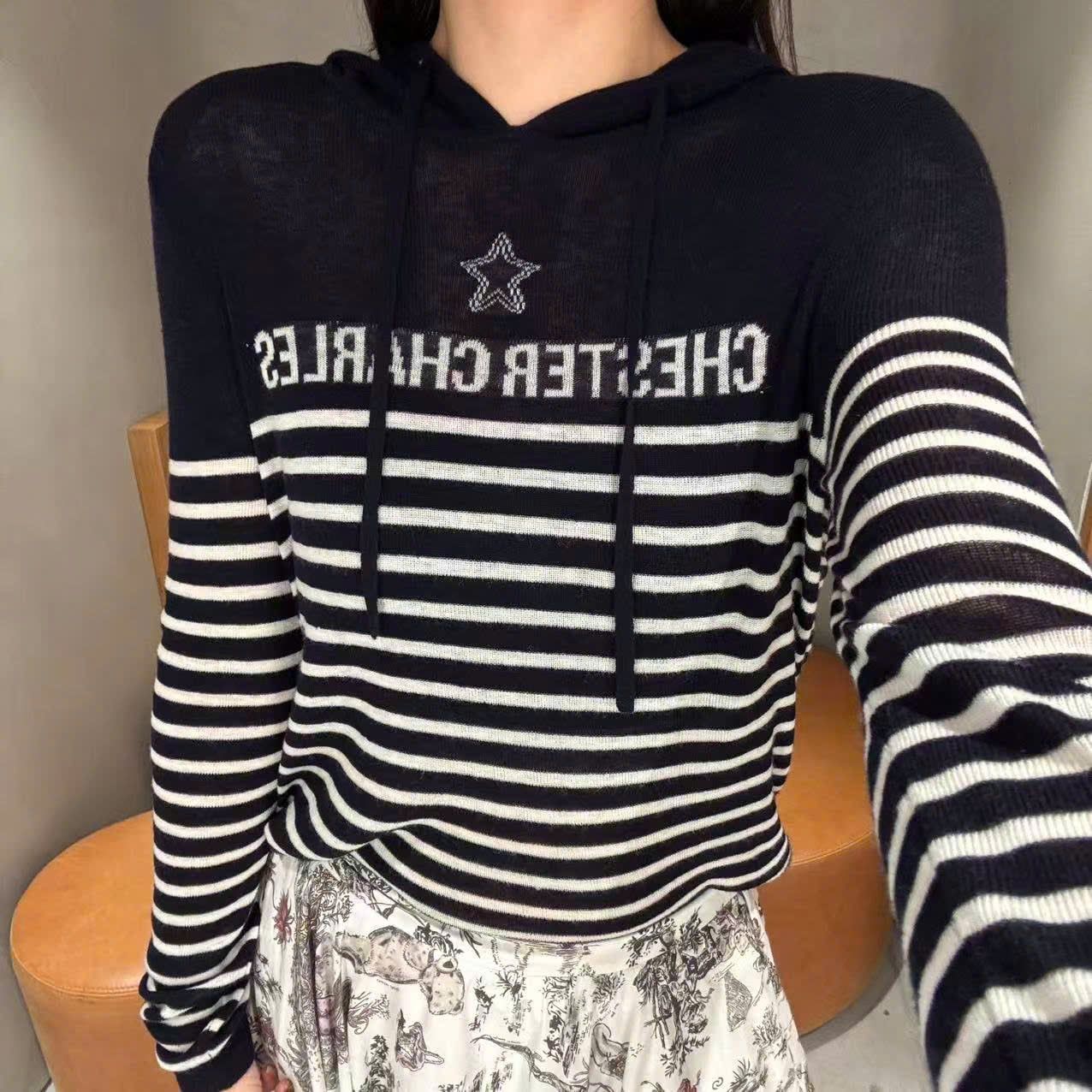  Áo dài tay có mũ, kẻ trắng- ngôi sao giữa 