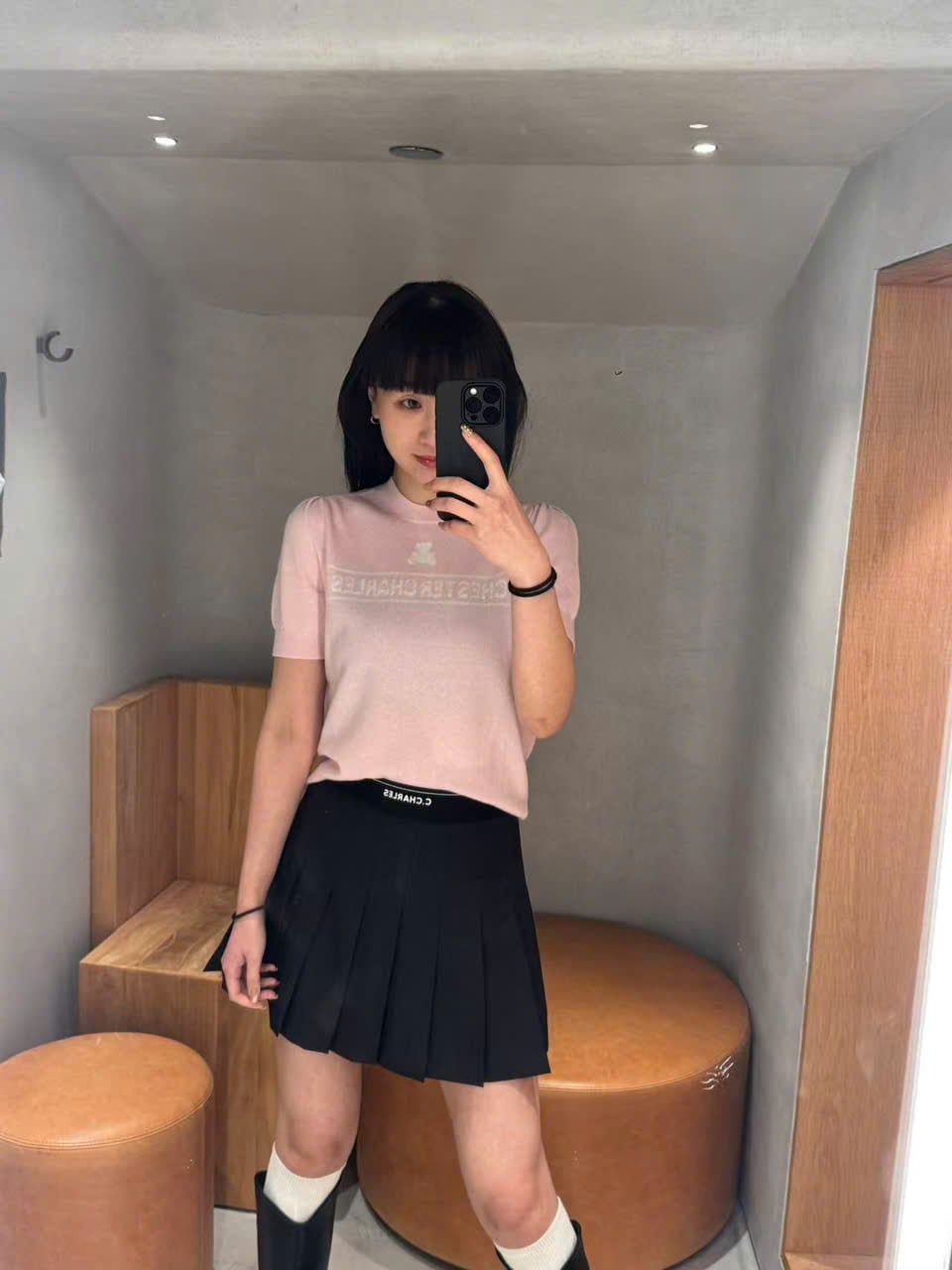  1.Áo len hồng ngắn tay,logo chữ trắng ngực 