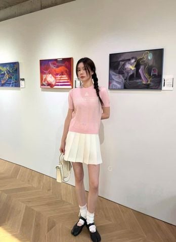  1.Áo len hồng ngắn tay,logo chữ trắng ngực 