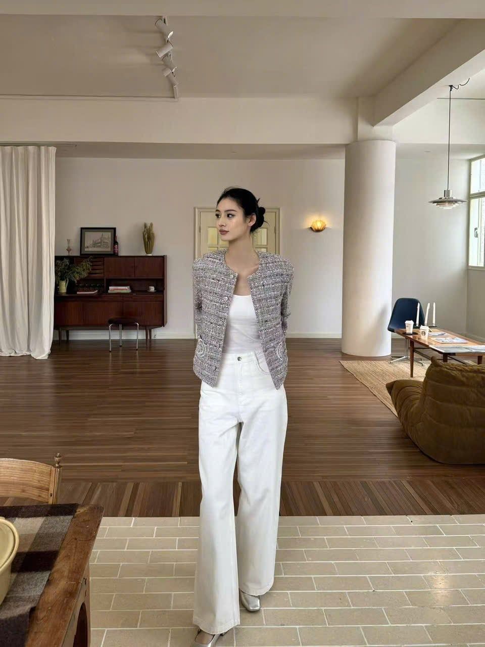  Áo tweed hồng logo CC tròn 2 túi trước 