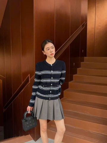  1.Áo CDG đen kẻ ngang trắng, 2 túi trước 