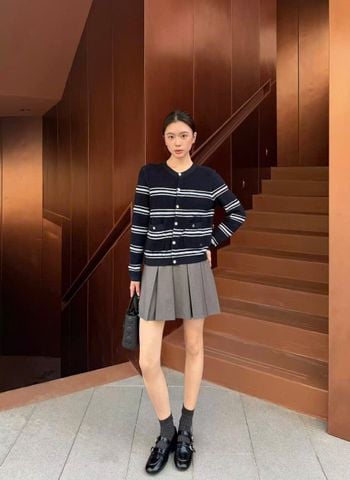  1.Áo CDG đen kẻ ngang trắng, 2 túi trước 