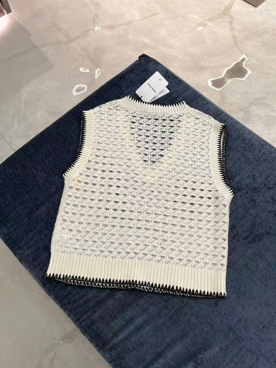  Áo gile trắng lưới viền đen 