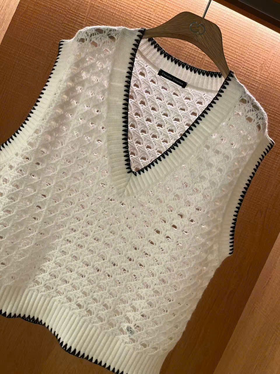  Áo gile trắng lưới viền đen 