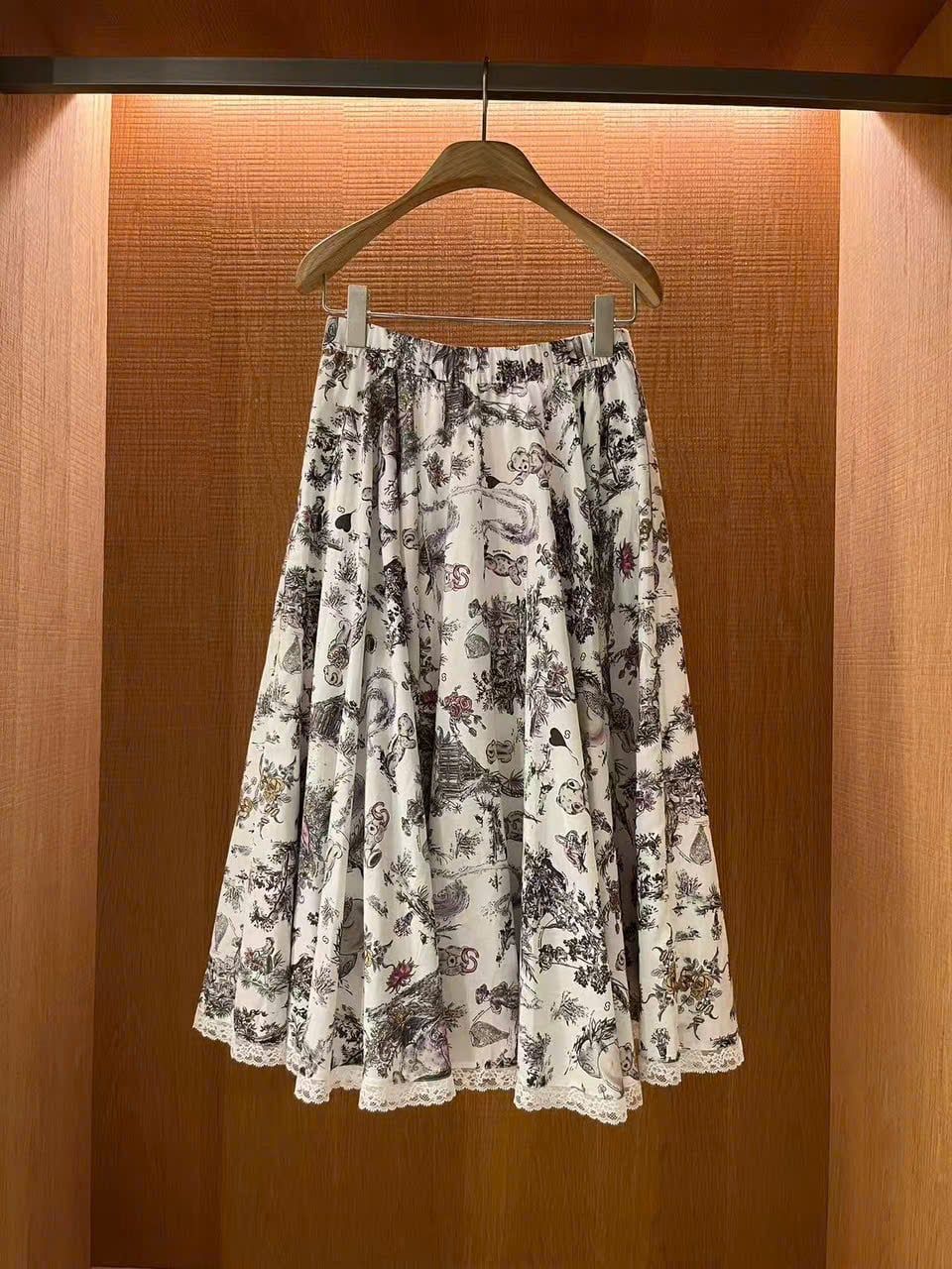  1.Chân váy trắng dài họa tiết phong cảnh 