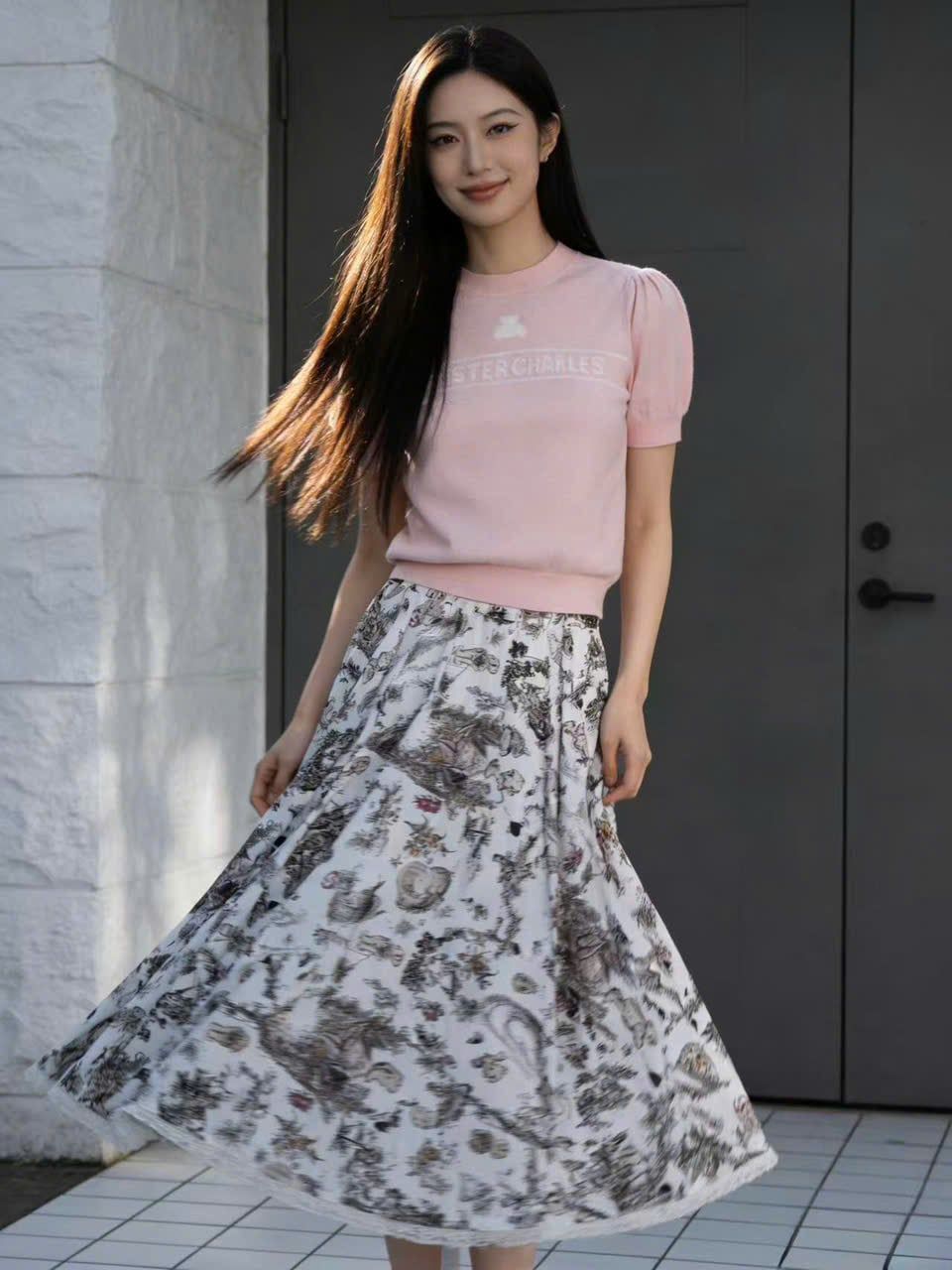  1.Chân váy trắng dài họa tiết phong cảnh 