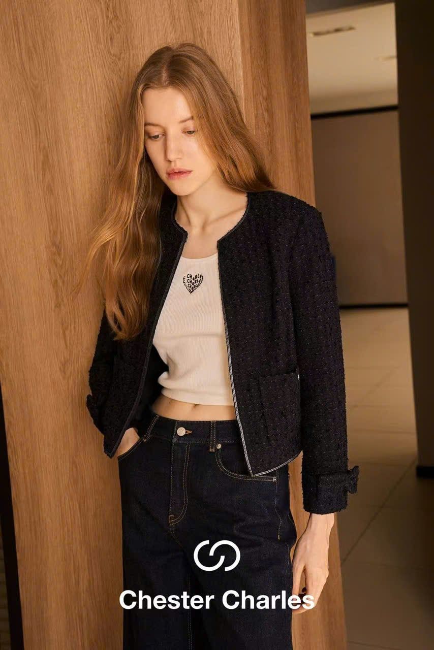  Áo tweed đen, tay nơ 