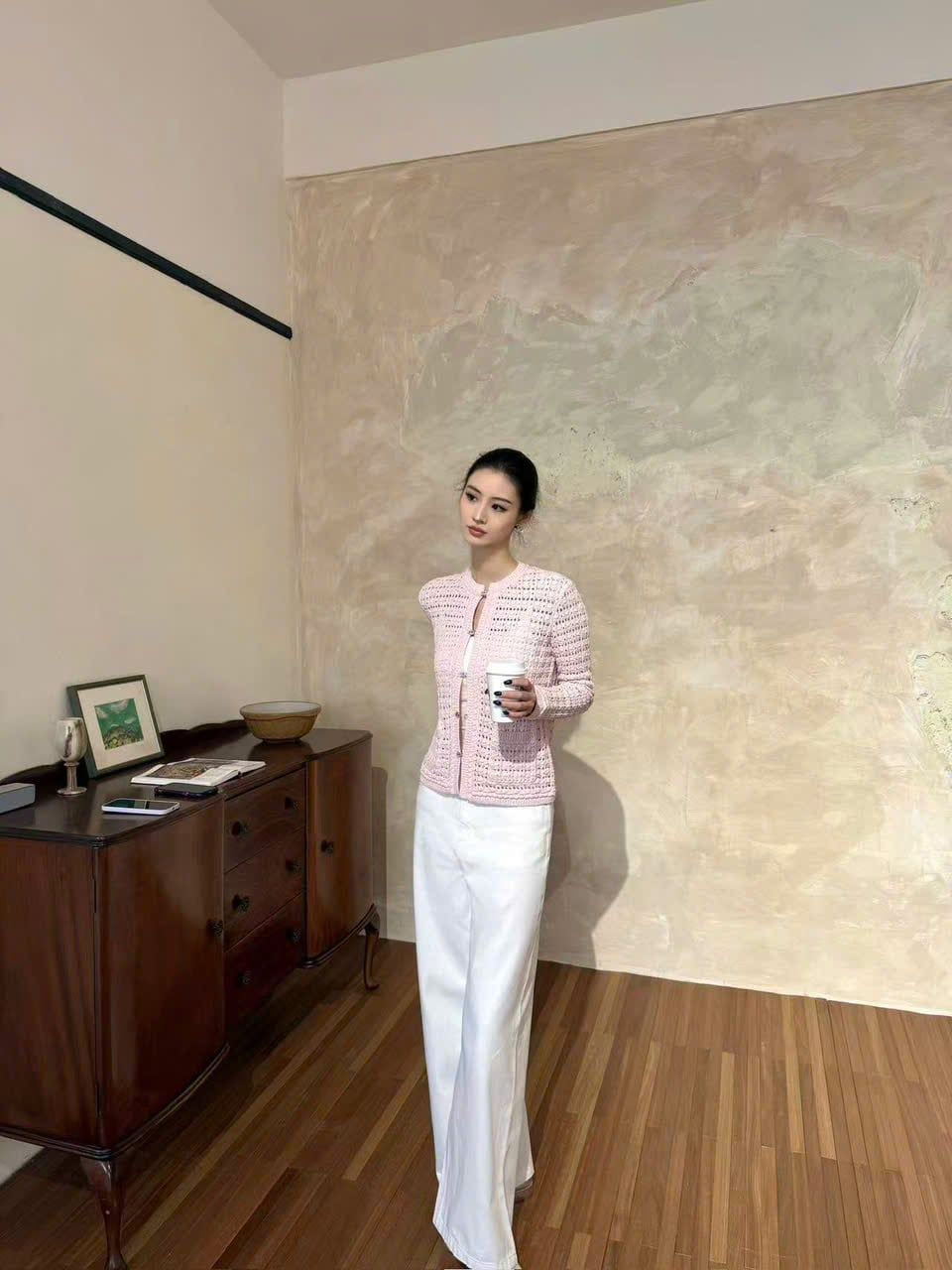  Áo CDG lưới hồng, cài khuya 